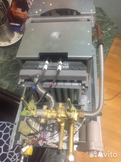 Водяной, газовый узел, газовый клапан Нева 3212