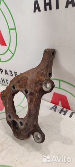 Цапфа передняя правая Nissan Juke F15E HR16DE 2012