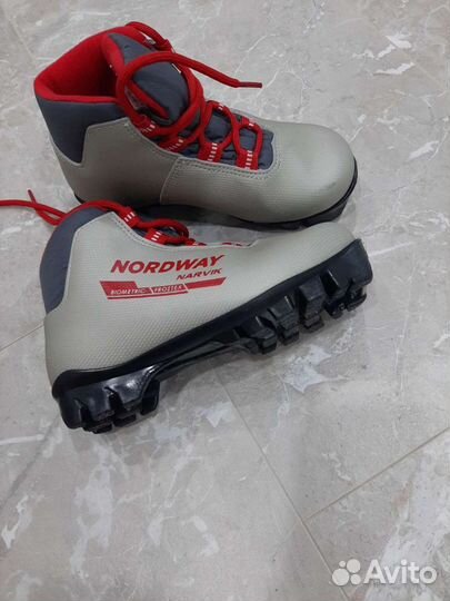 Лыжные ботинки