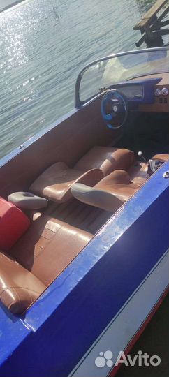 Прогулочный катер