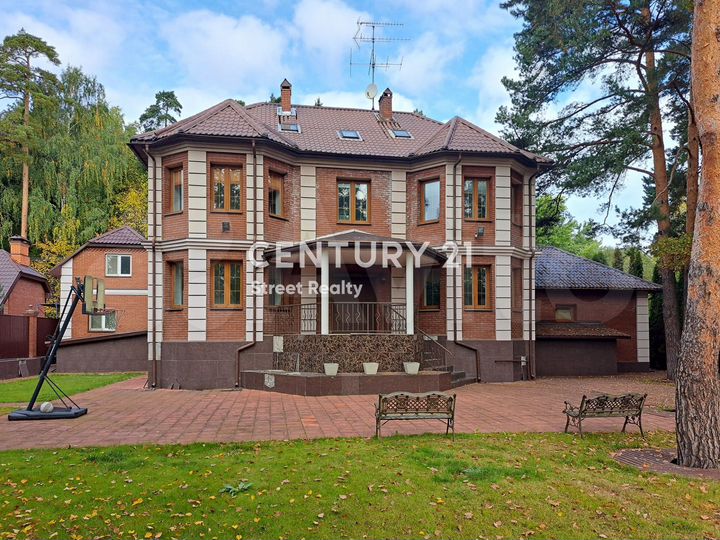 Дом 604 м² на участке 20 сот.