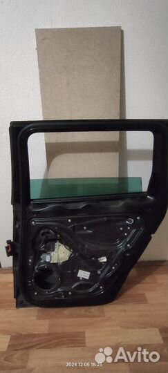 Дверь задняя левая Passat b6 универсал