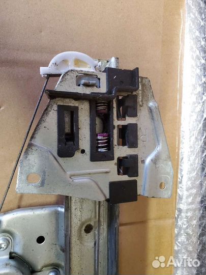 Митсубиси паджеро 4 стеклоподъемник задний