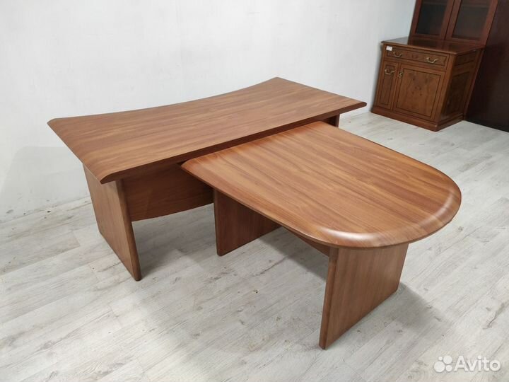 Стол руководителя с брифингом б/у 02327