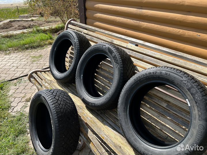 Continental ContiVikingContact 7 225/55 R17
