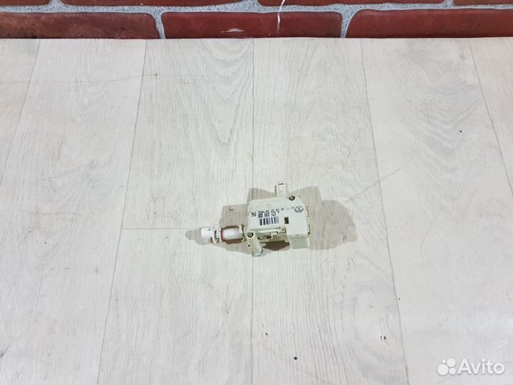 Активатор лючка бензобака Skoda octavia a4