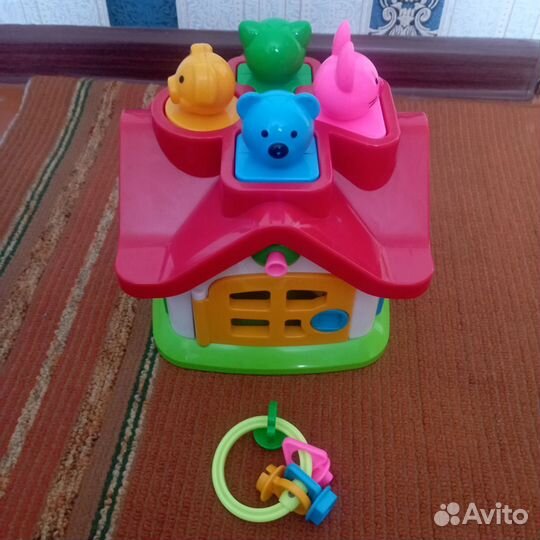 Детская развивающая игрушка домик