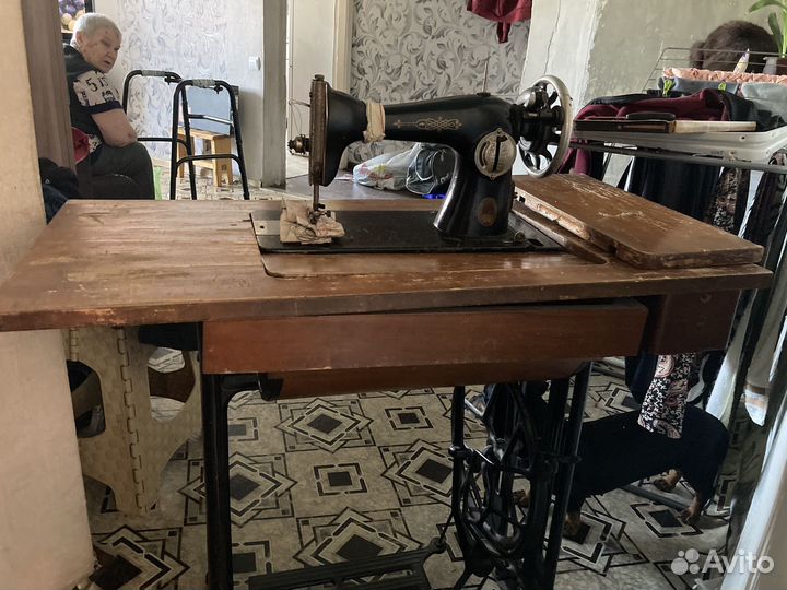 Швейная машинка зингер