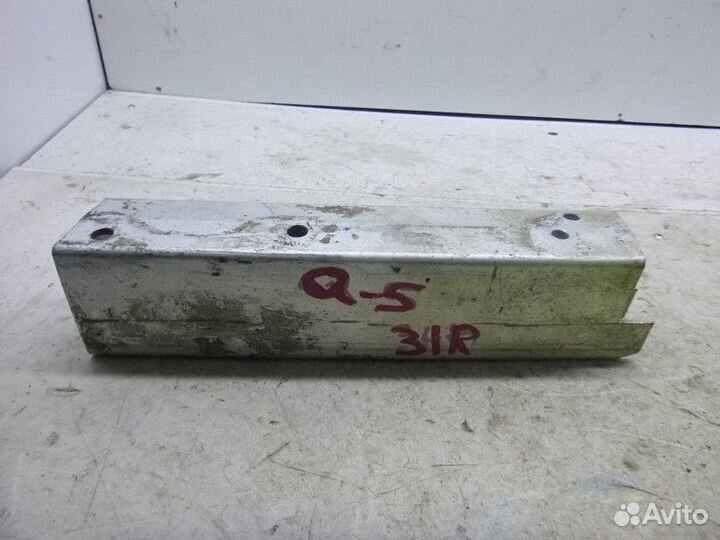 Кронштейн заднего усилителя правый audi Q5 2008