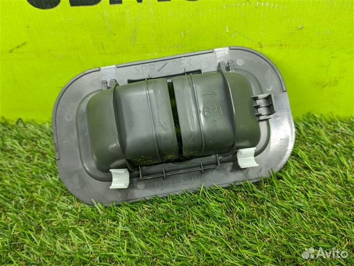 Заглушка крепления сидений задняя левая Toyota