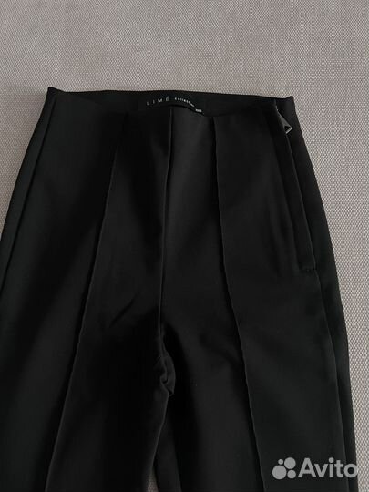 Черные брюки lime со стрелками