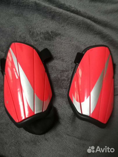 Футбольные щитки