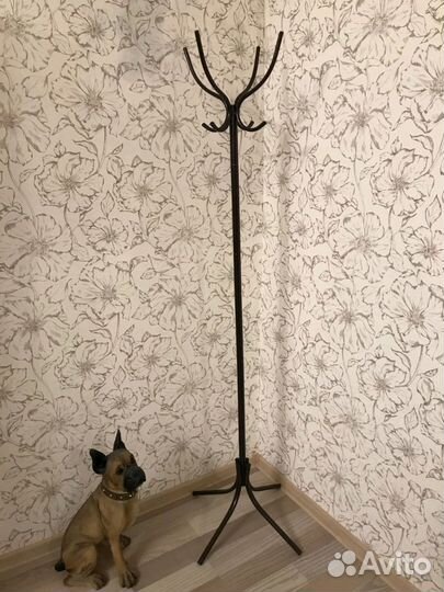 Стильная напольная вешалка