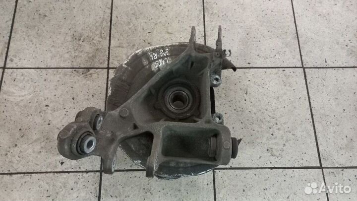 Кулак задний правый Land Rover Range Rover Vogue 4