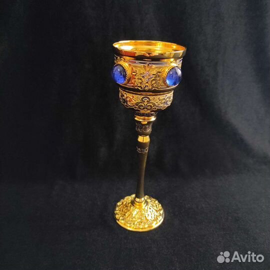 Кубок питейный. Чарка в золоте с камнями