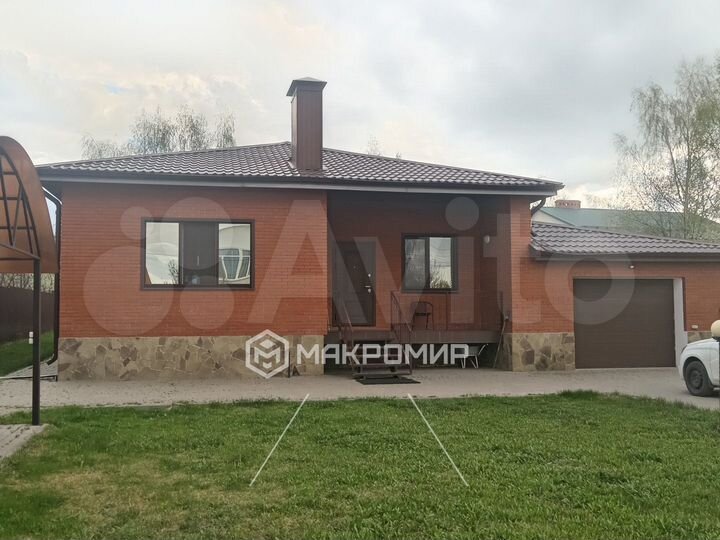 Дом 296 м² на участке 14,5 сот.