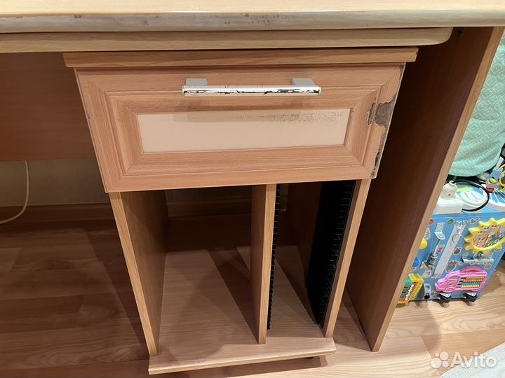 Стол угловой