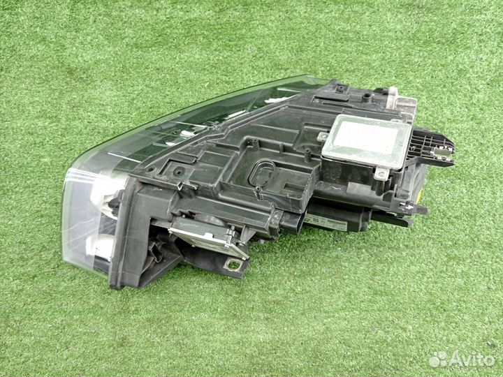 Фара левая Xenon Audi Q3 8U