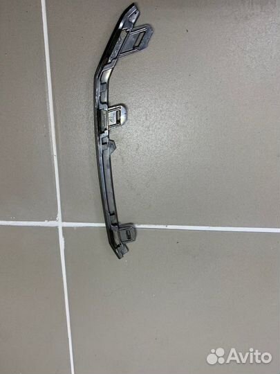 Накладка решетки радиатора Toyota Land Cruiser