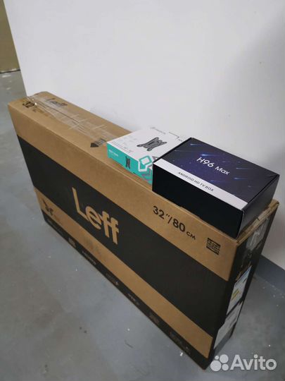 Телевизор Leff + смарт приставка и кронштейн
