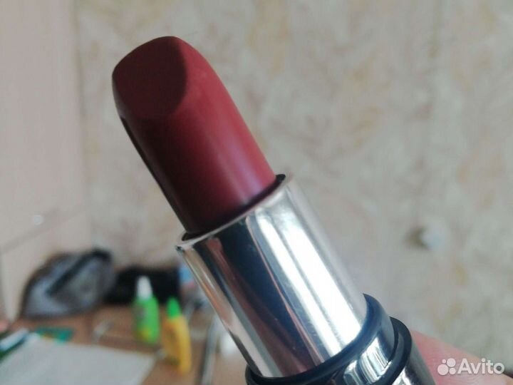 Помада глянцевая коричневая