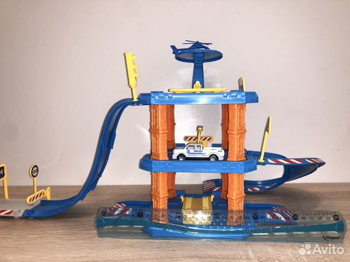 Детская парковка для машинок