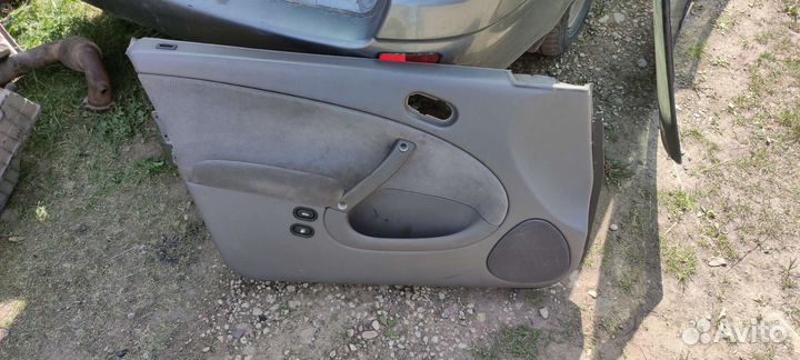 Обшивка водительской двери сааб 9-5 серая