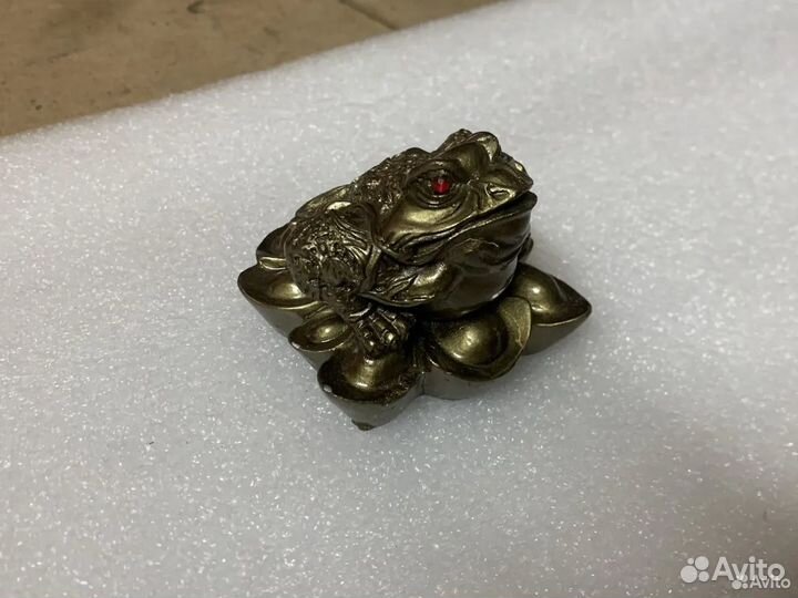 Статуэтки разные