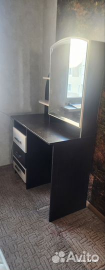 Туалетный столик с зеркалом бу
