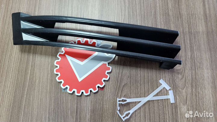 Заглушка переднего бампера w202 R