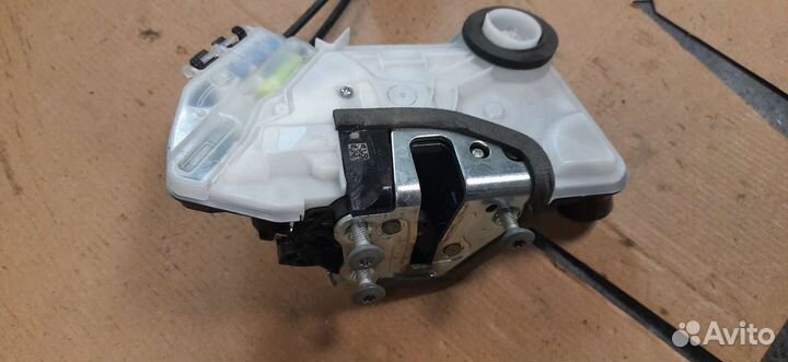 Замок передней правой двери Toyota Camry V70 XV70