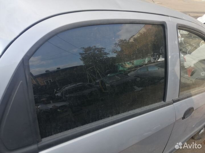 Стекло двери на chevrolet Spark