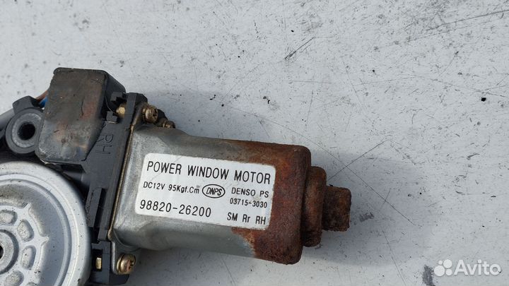 Моторчик стеклоподъемника зад прав Santa Fe 1