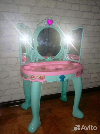 Туалетный столик для девочки