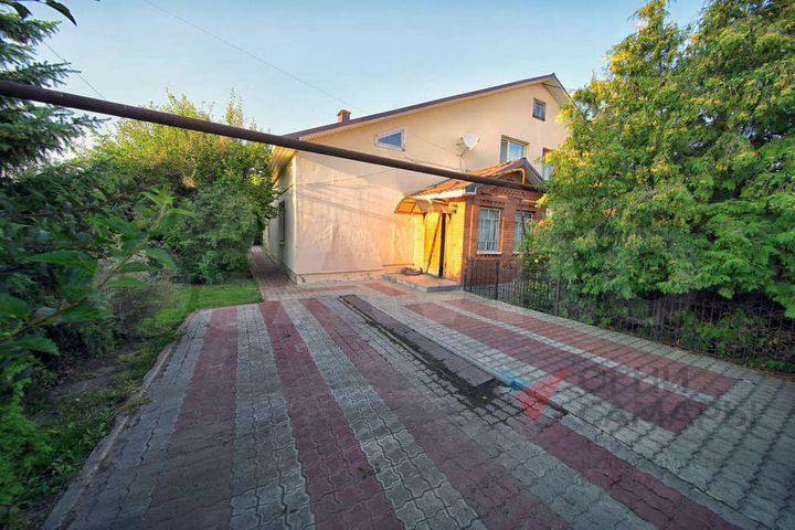 Дом 196 м² на участке 7,8 сот.