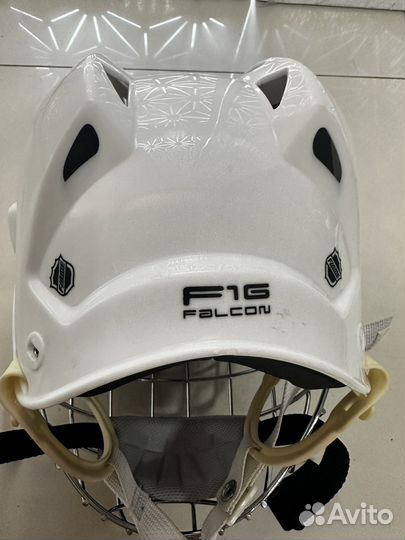 Хоккейный шлем