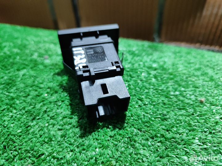 Кнопка аварийки Volkswagen Touareg 7L