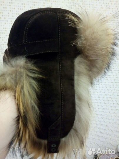 Шапка зимняя с мехом енота