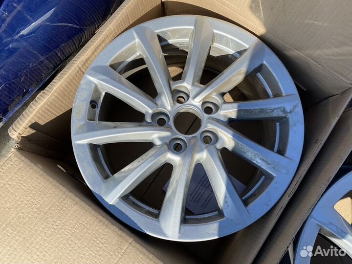 Колесный диск Toyota Camry 70 R17 оригинал