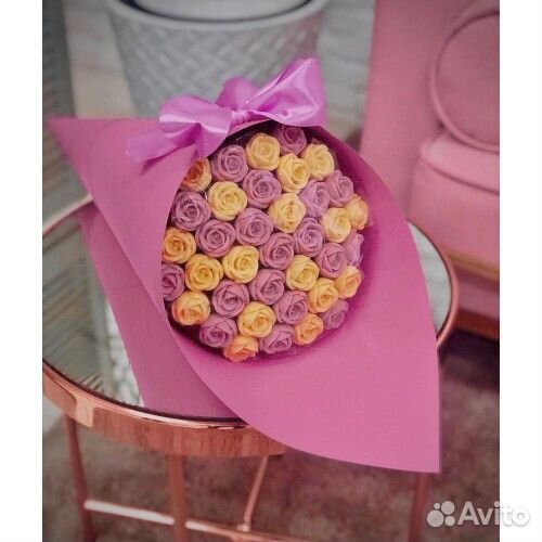 Букет 37 розовых-желтых шоколадных роз