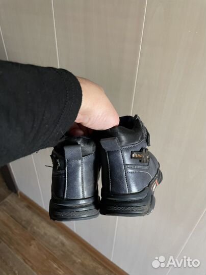 Продам детские ботинки