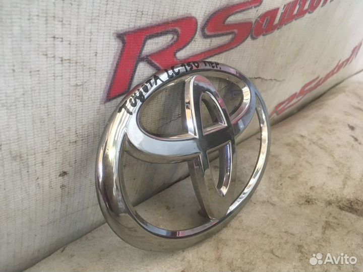 Эмблема решетки радиатора Land Cruiser Prado 150