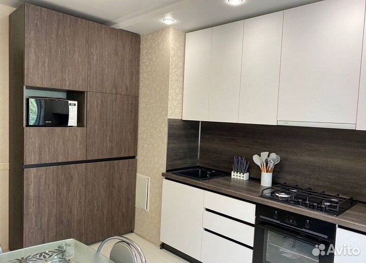 Шикарная большая кухня