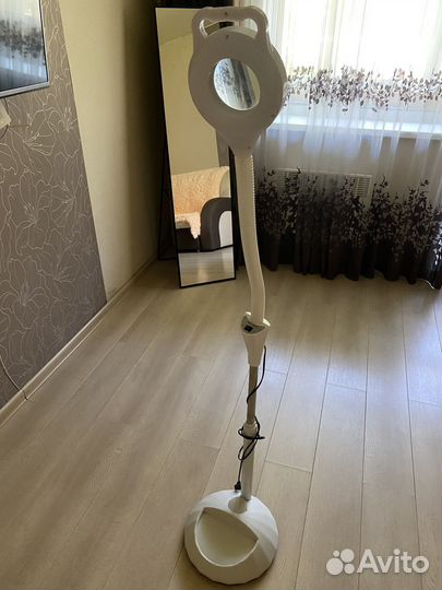 Лампа-лупа косметологическая