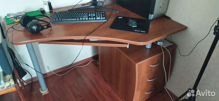 Компьютерный стол