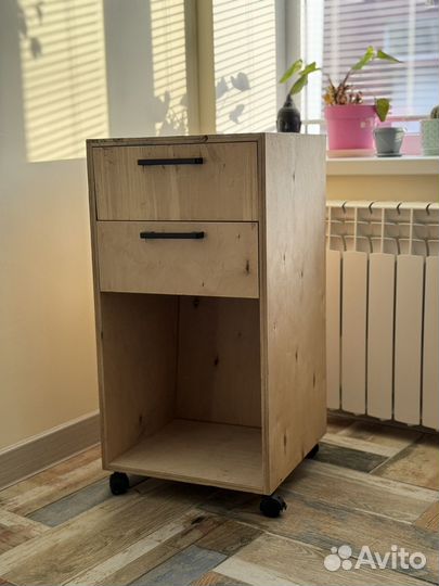 Ящик на колёсиках