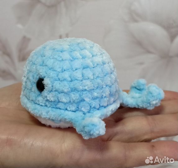 Вязаная игрушка брелок