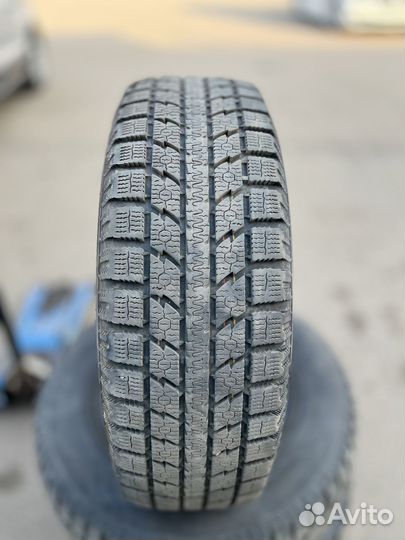 Toyo Observe GSi-5 215/70 R16