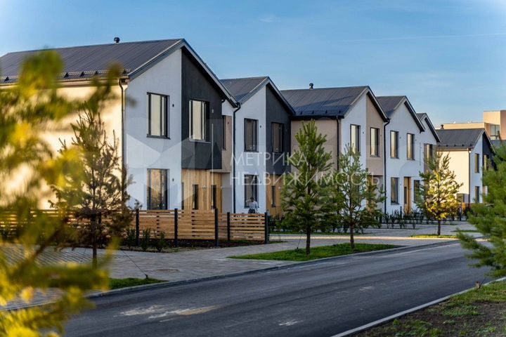 2-к. квартира, 93,3 м², 1/2 эт.