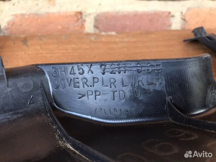 Обшивка стойки Mitsubishi Outlander XL